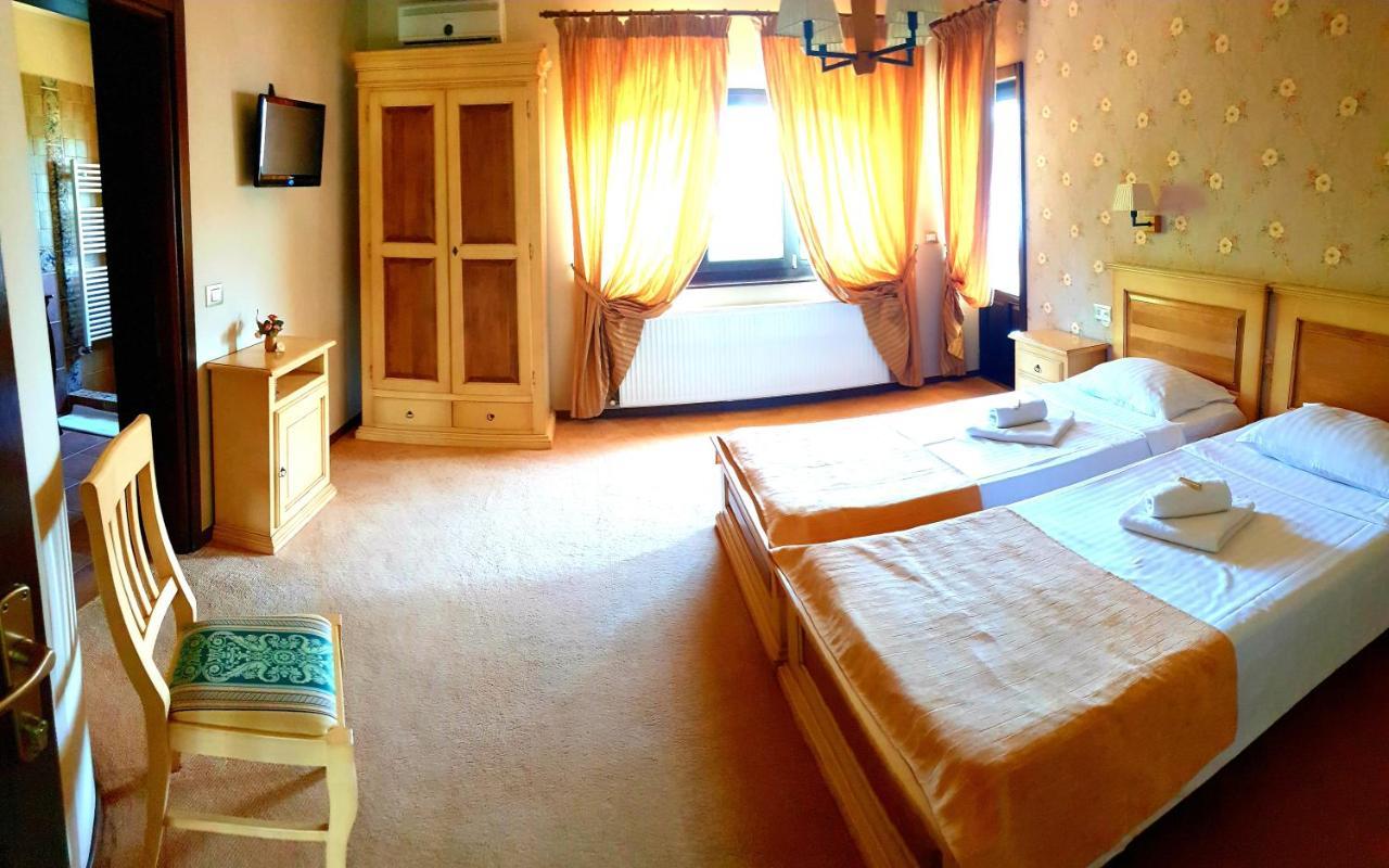 Pensiunea Casa Mircea & Restaurant Ieşelniţa Zewnętrze zdjęcie