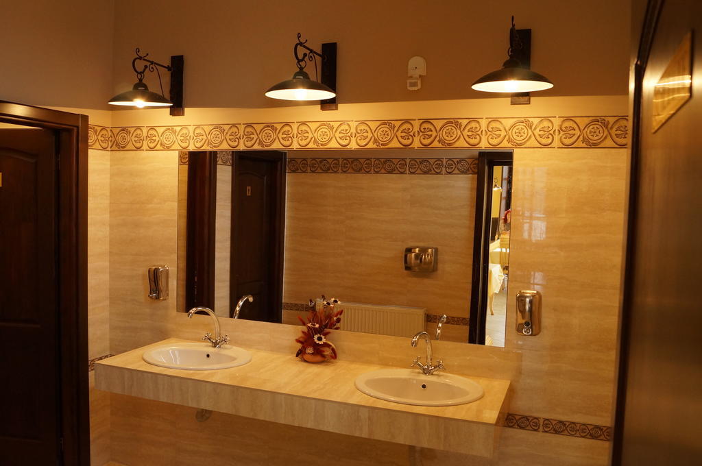 Pensiunea Casa Mircea & Restaurant Ieşelniţa Zewnętrze zdjęcie